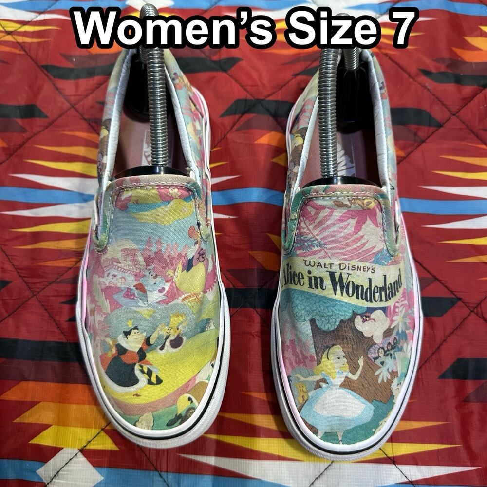 Vans x Walt Disney Alice in Wonderland Womens Size 7 Slip On Shoes TC7H